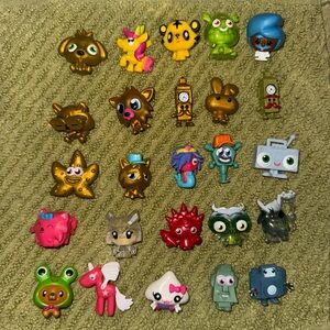 Moshi monsters! 25 piece mixed set.